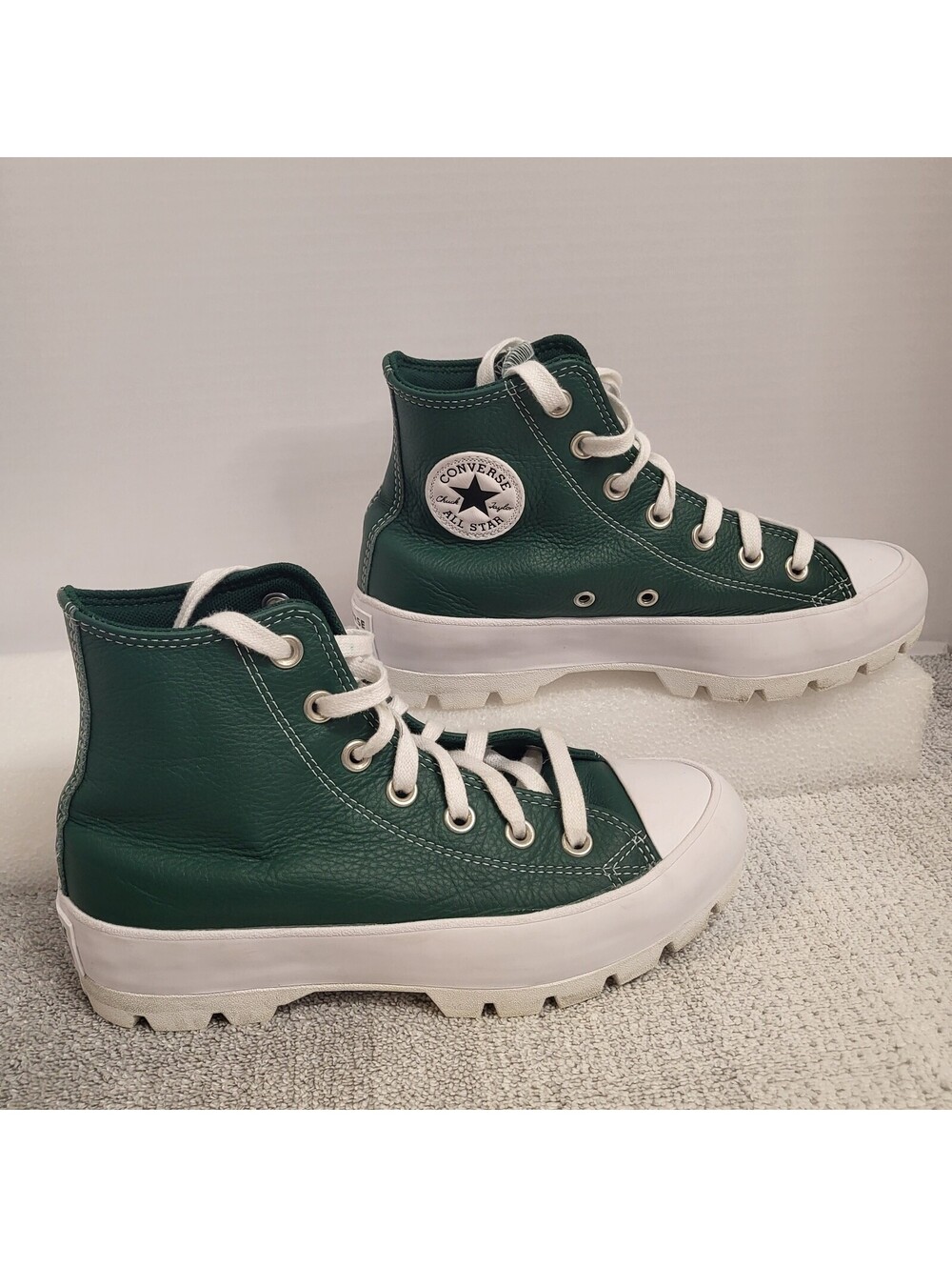Converse Chuck Taylor All Star Lugged Leather High Tops  green like new women 6